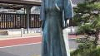 幕末のケインジアンとして備中松山藩の財政を立て直し朝敵となった松山藩を無血開城した陽明学者山田方谷像