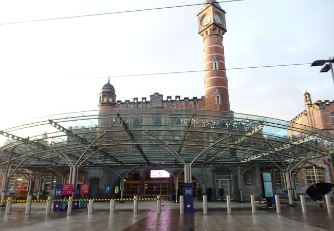 ゲントの主要駅ゲント・セント・ピータース駅には素敵な壁画が！