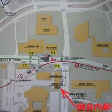 国会内郵便局は、衆議院の南側の敷地内にあります。