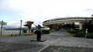 宿泊したホテルから歩いていきました。