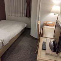 冷蔵庫や湯沸かしポットもあります