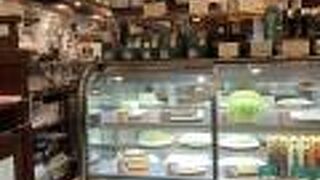 窓がないのでまったりと落ち着く珈琲店