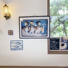 クノッソス神殿の３人の女性のフレスコ画の絵があります