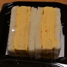 玉子焼きを挟んだサンド