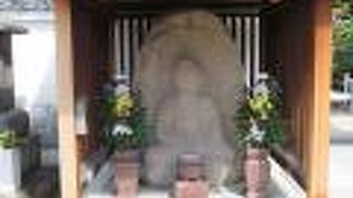 石仏阿弥陀如来はお見逃しなく