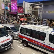 警察車両がたくさん