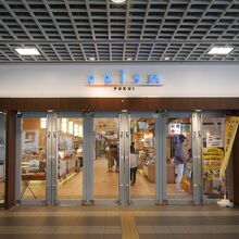 入り口正面から。