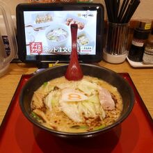 提供されてすぐに撮影。レンゲの位置が面白い。