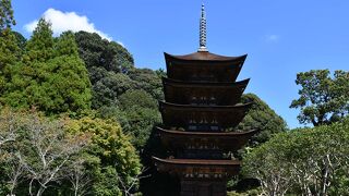 五重塔としては、日本でも有数の優美さ