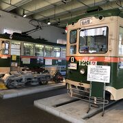 今は廃止された仙台市電の実車3台と台車などを展示