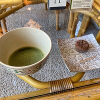 チェックアウト前に湯上がり処でお抹茶とお菓子を頂きました。