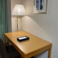 ライティングデスク。