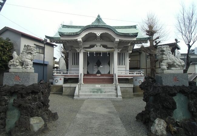 脈絡もなく現れる砲弾にギョっとします