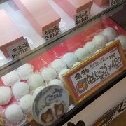 ド派手なお店でお菓子