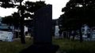 詩や小説、脚本などを手がけていた方の歌碑です。