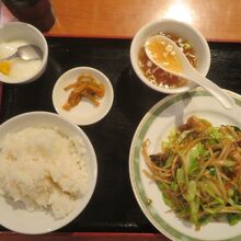野菜炒め定食（680円）を食べました