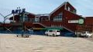 函館のベイエリアにあります。