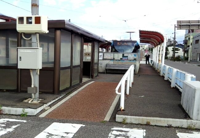 この駅で降りて立待岬まで歩きました。