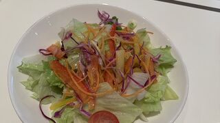 平日ですが、30分位待ちました。