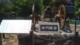 レプリカの砲台が設置されています