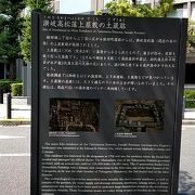 アイガーデンテラスとあいあい橋のあいだ辺りの川沿いの歩道に表示がありました。