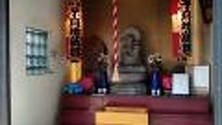 赤ちゃんを抱いたお地蔵様の表情がふくよかで癒されます。