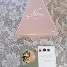 こんな箱にはいってます。