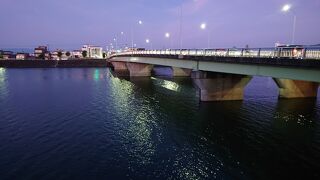 夕暮れ時の豊川と豊橋を眺めました