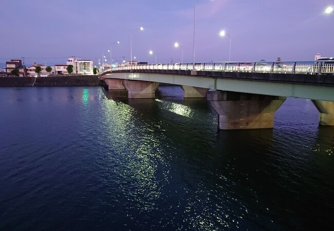 夕暮れ時の豊川と豊橋を眺めました