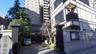 どうかすると旅館みたいな立派な建物