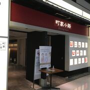 通路沿いに店