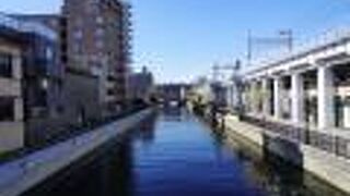 水量が豊富で穏やかな水面が印象的