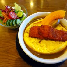 日光丼とサラダ