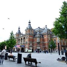 ライツェ広場に面した劇場