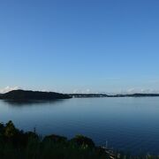 遠州灘とつながっている汽水湖である浜名湖。