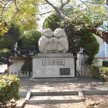 大須観音人形供養塔