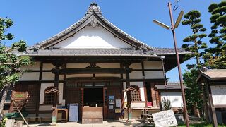 能見町バス停近くの、松本町に立地するお寺