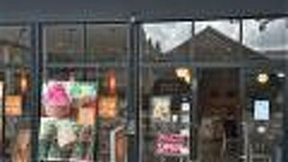 梅小路公園にある電源コンセント利用可能のカフェ