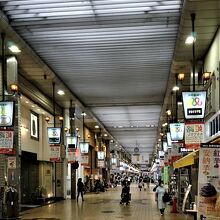 地元商店がびっしり