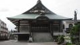 笹の浮彫がある台座に安置された菩薩像があるようですが・・・