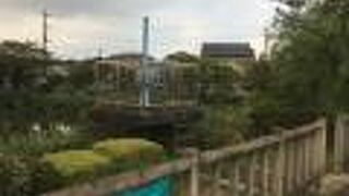 調整池の周りにある公園