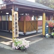 建物サイズの割に小さな商業スペースの道の駅