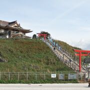 市街地にあって自然が残る海浜公園も整備された　～　蕪島