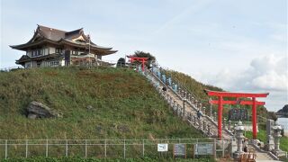 市街地にあって自然が残る海浜公園も整備された　～　蕪島