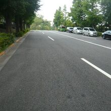 桜田通りから霞が関坂を見ています。静かな坂で、気に入ります。