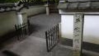 赤間神宮の境内にある平家一門の供養碑