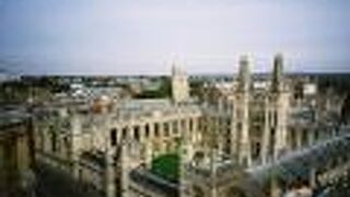 ロンドンから鉄道を利用した日帰り旅行で訪問。