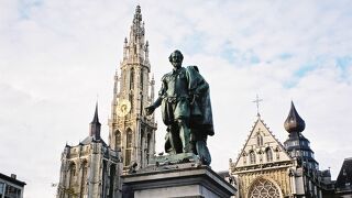 典型的ゴシック建築。ネロとパトラッシュに思いを馳せながら見学しました。