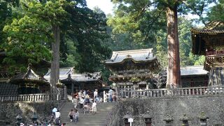 まるで欧州のバロック建築を思わせるような、デコラティブで華美とも思える装飾が特徴的でした。