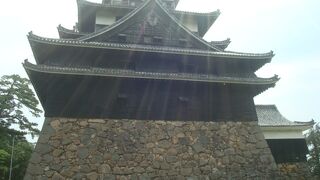 石垣が見事な松江城